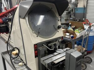 Gage Master Mdl 28 Optical Comparator w/ DRO