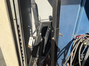 Engine Lift Max Capacity. 2500lbs