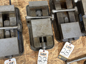 Kurt 6 in Heavy Duty Vise