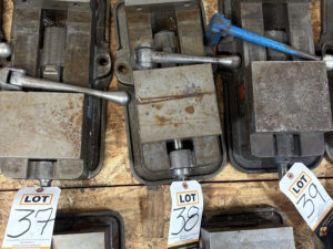 Kurt 6 in Heavy Duty Vise