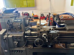 Mori Seiki MS-850 engine lathe showing the headstock, carriage and tailstock