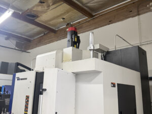 2015 Hyundai WIA F400 — Machine enclosure and side view 2015 Hyundai WIA F400 CNC vertical machining center — machine enclosure and side view